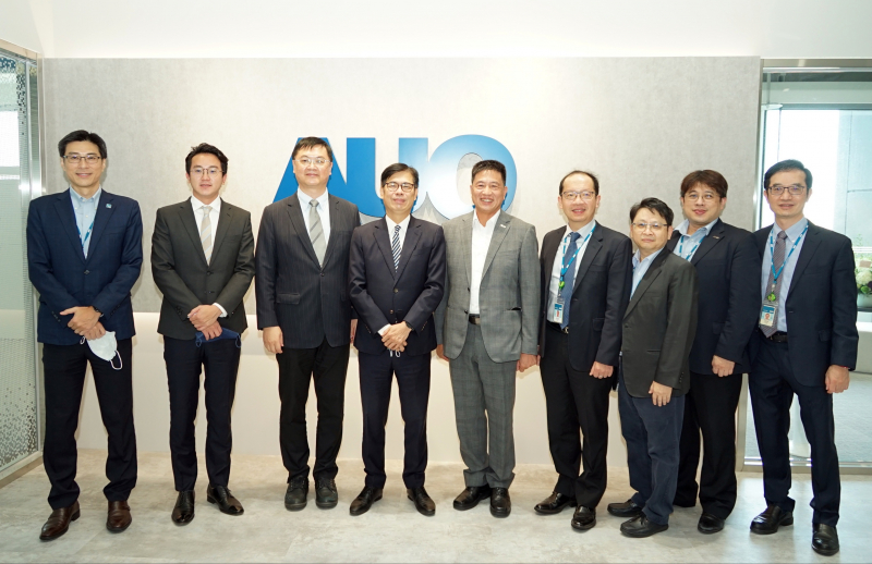 DB真人光電前進亞灣成立「AUO解決方案研發中心」，作為多元場域解決方案研發及試驗場域（圖中左為高雄市長陳其邁、圖中右為DB真人光電董事長彭双浪）